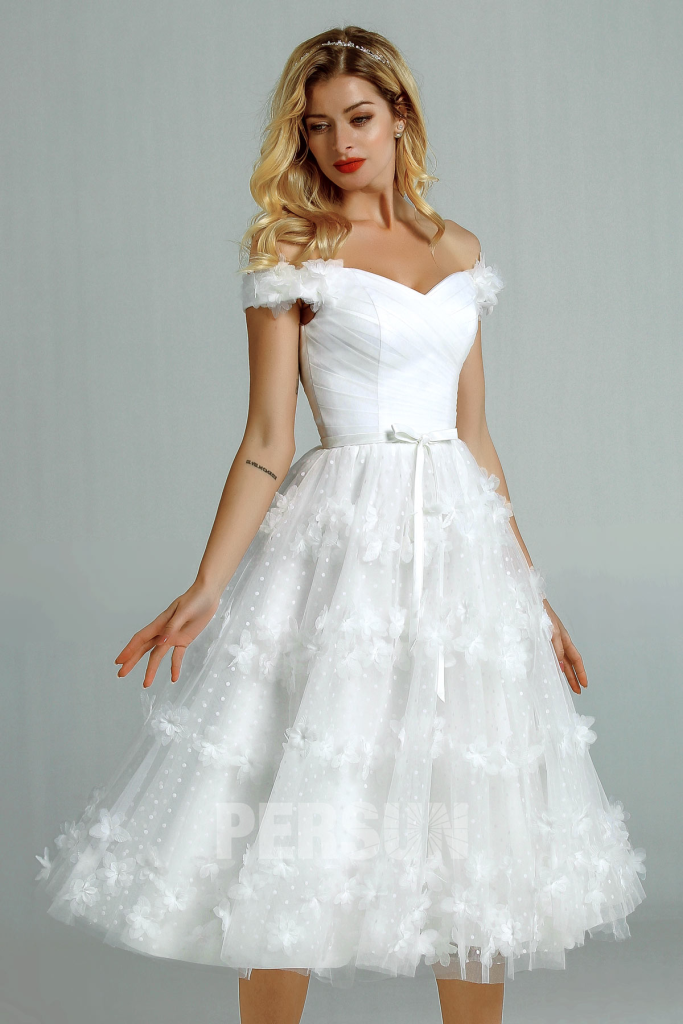 Robe de mariée courte plumetis encolure bardot jupe florale 3D